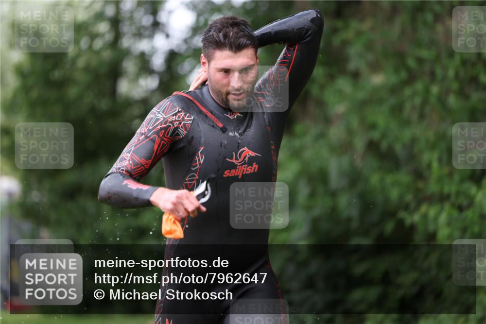 15.06.2025 - 7 Türme Triathlon Michael Strokosch http://msf.ph/oto/7962647 15.06.2025 12:14:59 Schwimmen 375, 448, 477, 504, 651, 655 meine-sportfotos.de