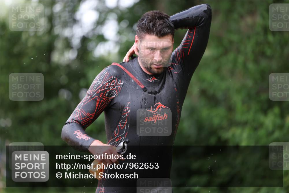 15.06.2025 - 7 Türme Triathlon Michael Strokosch http://msf.ph/oto/7962653 15.06.2025 12:14:59 Schwimmen 375, 448, 477, 504, 651, 655 meine-sportfotos.de