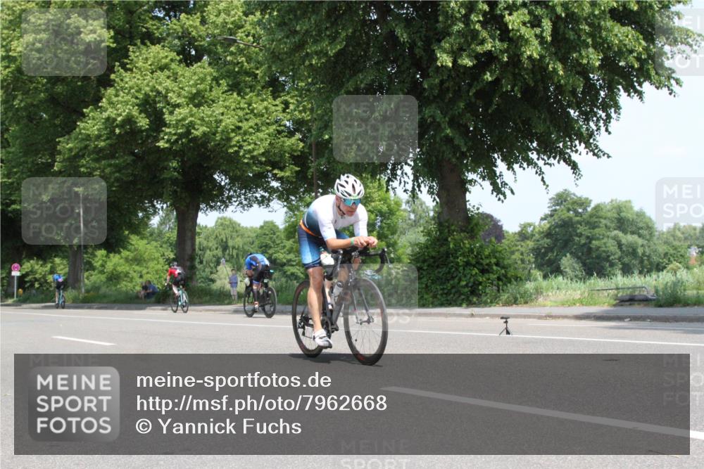 15.06.2025 - 7 Türme Triathlon Yannick Fuchs http://msf.ph/oto/7962668 15.06.2025 12:44:20 Radfahren  meine-sportfotos.de