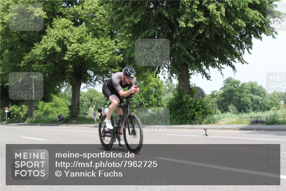 15.06.2025 - 7 Türme Triathlon Yannick Fuchs http://msf.ph/oto/7962725 15.06.2025 12:44:42 Radfahren  meine-sportfotos.de