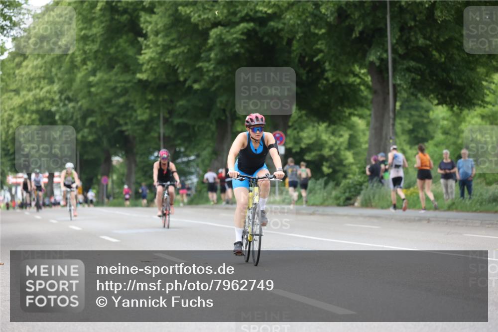 15.06.2025 - 7 Türme Triathlon Yannick Fuchs http://msf.ph/oto/7962749 15.06.2025 13:52:26 Radfahren 556, 729, 1038, 1083 meine-sportfotos.de