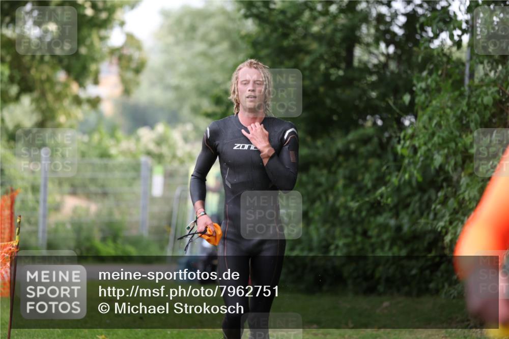 15.06.2025 - 7 Türme Triathlon Michael Strokosch http://msf.ph/oto/7962751 15.06.2025 12:15:05 Schwimmen 375, 448, 477, 504, 651, 655 meine-sportfotos.de