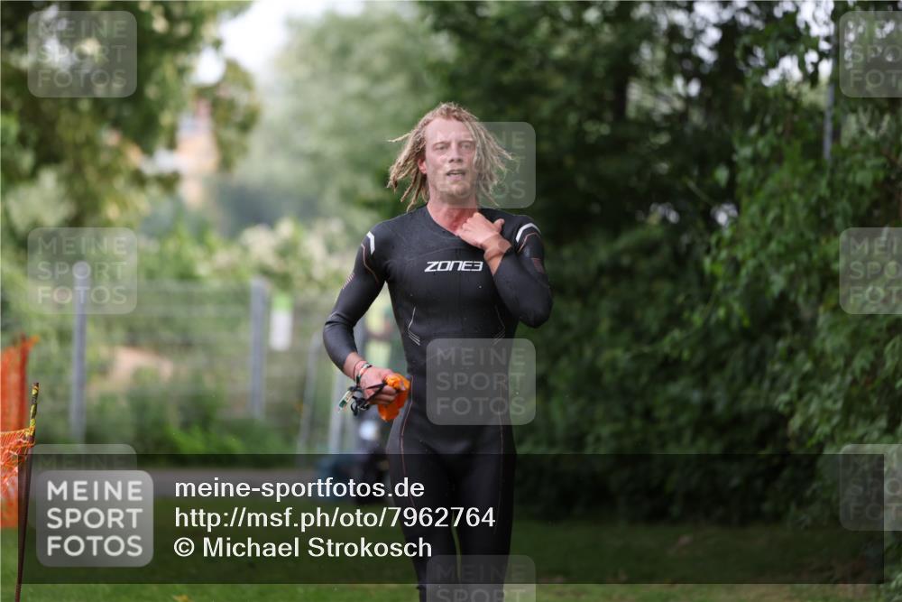 15.06.2025 - 7 Türme Triathlon Michael Strokosch http://msf.ph/oto/7962764 15.06.2025 12:15:06 Schwimmen 375, 448, 477, 504, 651, 655 meine-sportfotos.de