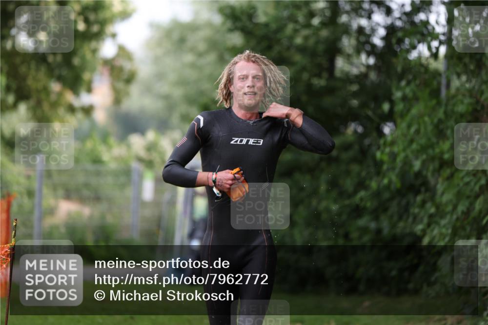 15.06.2025 - 7 Türme Triathlon Michael Strokosch http://msf.ph/oto/7962772 15.06.2025 12:15:06 Schwimmen 375, 448, 477, 504, 651, 655 meine-sportfotos.de