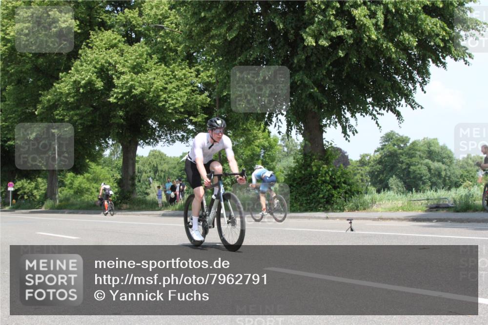 15.06.2025 - 7 Türme Triathlon Yannick Fuchs http://msf.ph/oto/7962791 15.06.2025 12:45:48 Radfahren  meine-sportfotos.de