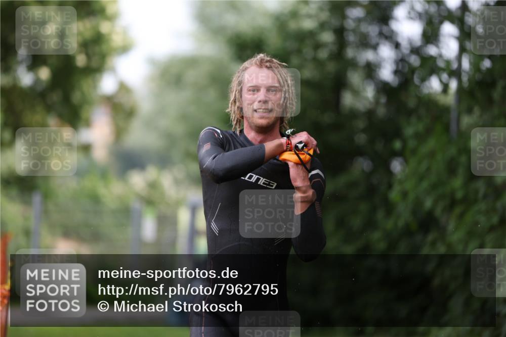 15.06.2025 - 7 Türme Triathlon Michael Strokosch http://msf.ph/oto/7962795 15.06.2025 12:15:07 Schwimmen 375, 448, 477, 504, 651 meine-sportfotos.de