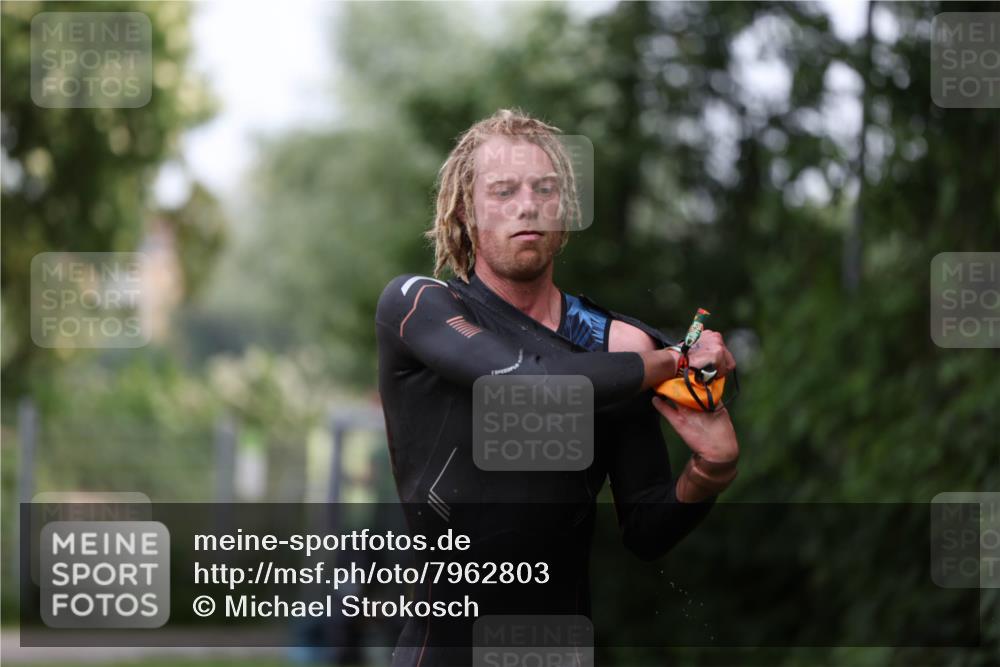 15.06.2025 - 7 Türme Triathlon Michael Strokosch http://msf.ph/oto/7962803 15.06.2025 12:15:07 Schwimmen 375, 448, 477, 504, 651 meine-sportfotos.de