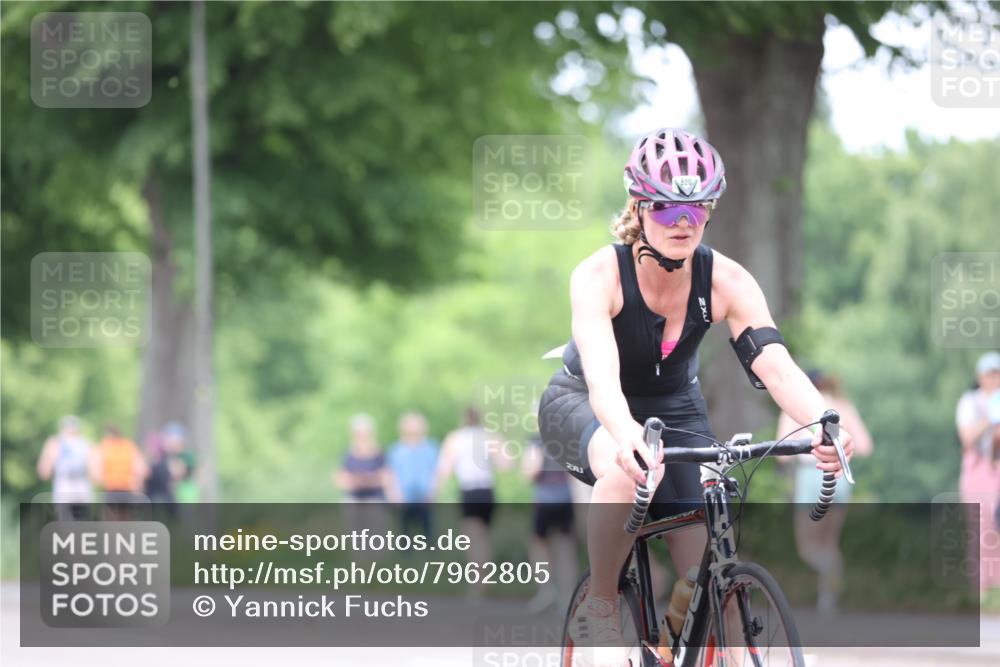 15.06.2025 - 7 Türme Triathlon Yannick Fuchs http://msf.ph/oto/7962805 15.06.2025 13:52:28 Radfahren 556, 729, 799, 1038 meine-sportfotos.de