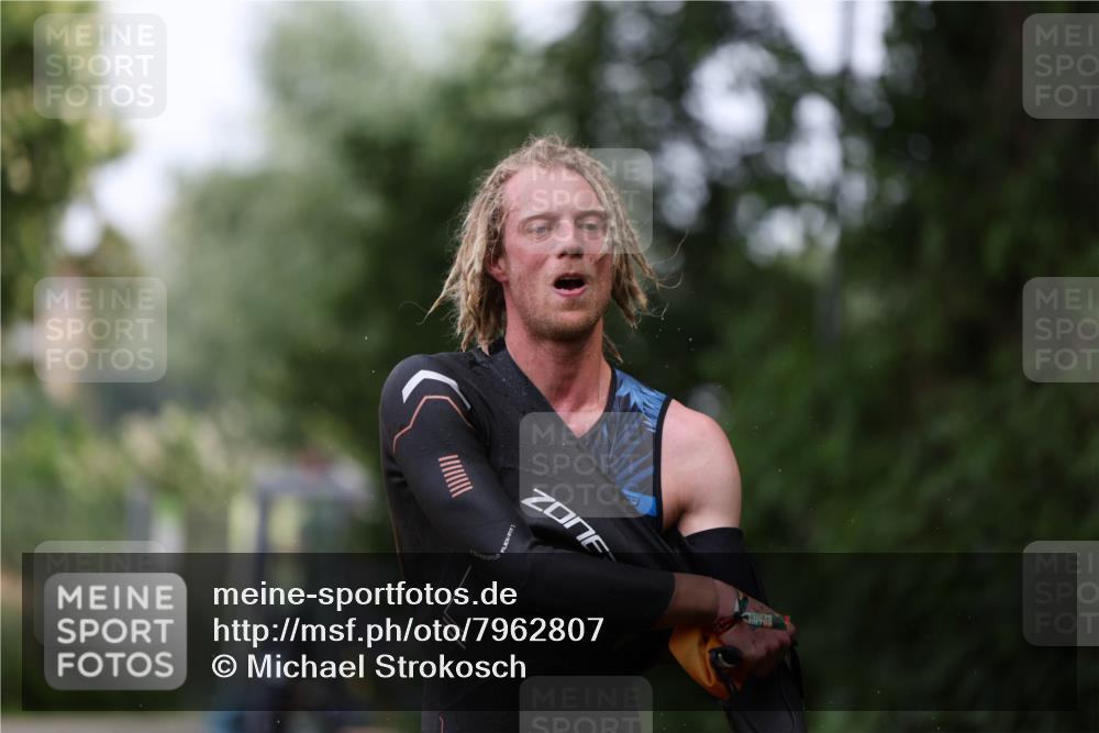 15.06.2025 - 7 Türme Triathlon Michael Strokosch http://msf.ph/oto/7962807 15.06.2025 12:15:08 Schwimmen 375, 504, 651 meine-sportfotos.de