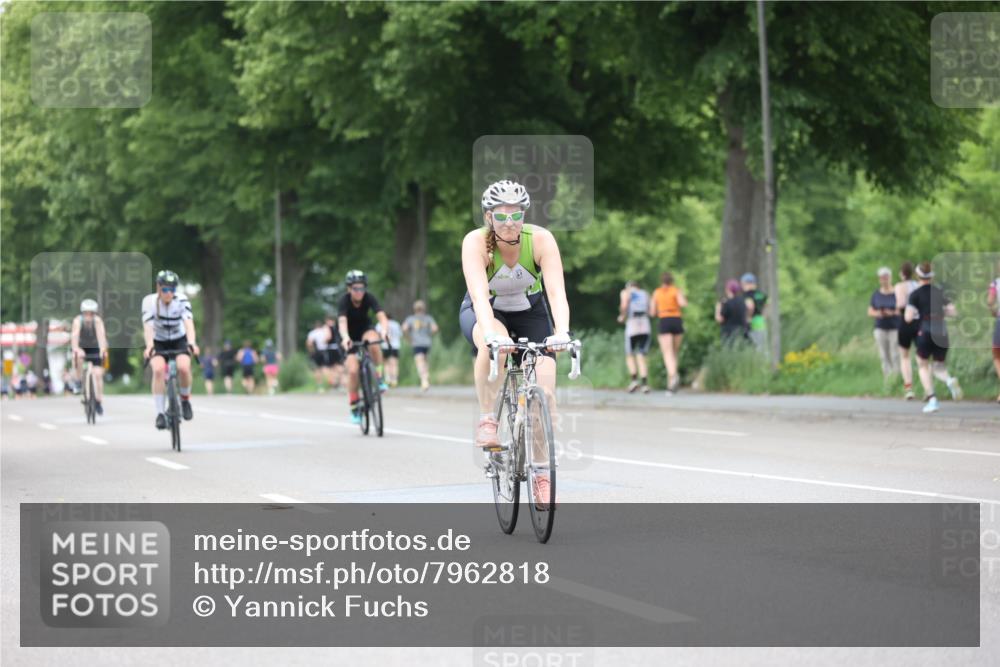 15.06.2025 - 7 Türme Triathlon Yannick Fuchs http://msf.ph/oto/7962818 15.06.2025 13:52:30 Radfahren 556, 729, 799, 1038 meine-sportfotos.de