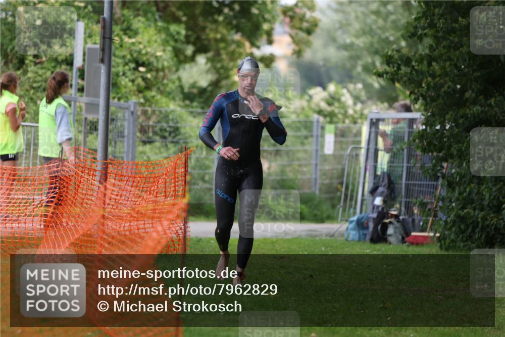 15.06.2025 - 7 Türme Triathlon Michael Strokosch http://msf.ph/oto/7962829 15.06.2025 12:15:15 Schwimmen 490, 504, 565, 651, 671 meine-sportfotos.de