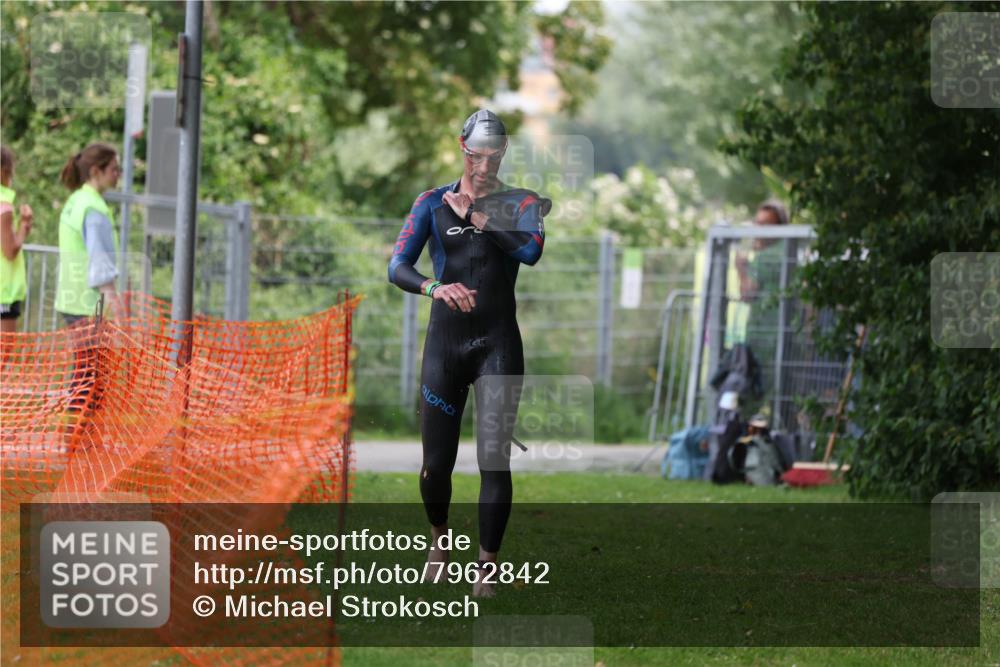 15.06.2025 - 7 Türme Triathlon Michael Strokosch http://msf.ph/oto/7962842 15.06.2025 12:15:16 Schwimmen 490, 504, 565, 671 meine-sportfotos.de