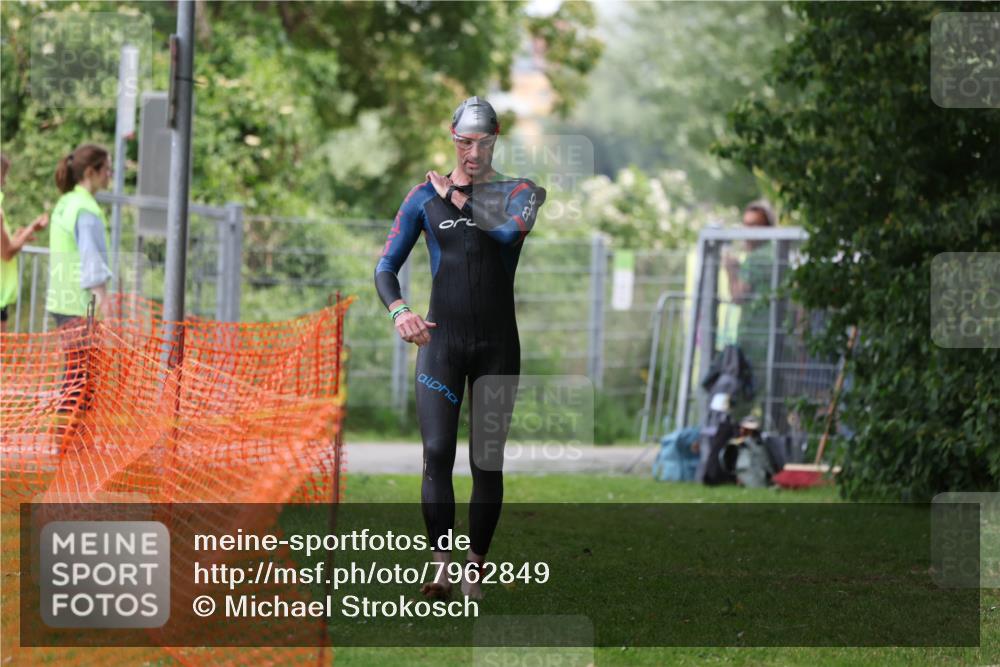 15.06.2025 - 7 Türme Triathlon Michael Strokosch http://msf.ph/oto/7962849 15.06.2025 12:15:16 Schwimmen 490, 504, 565, 671 meine-sportfotos.de