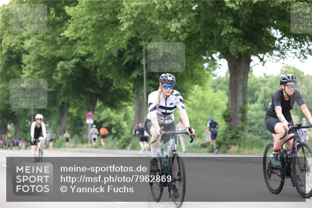 15.06.2025 - 7 Türme Triathlon Yannick Fuchs http://msf.ph/oto/7962869 15.06.2025 13:52:32 Radfahren 556, 729, 799, 1038 meine-sportfotos.de