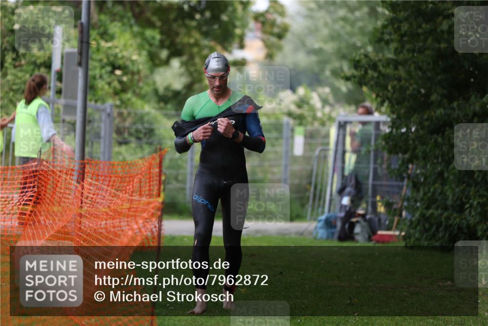 15.06.2025 - 7 Türme Triathlon Michael Strokosch http://msf.ph/oto/7962872 15.06.2025 12:15:17 Schwimmen 490, 504, 565, 671 meine-sportfotos.de