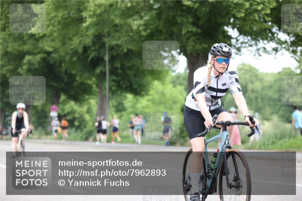 15.06.2025 - 7 Türme Triathlon Yannick Fuchs http://msf.ph/oto/7962893 15.06.2025 13:52:32 Radfahren 556, 729, 799, 1038 meine-sportfotos.de