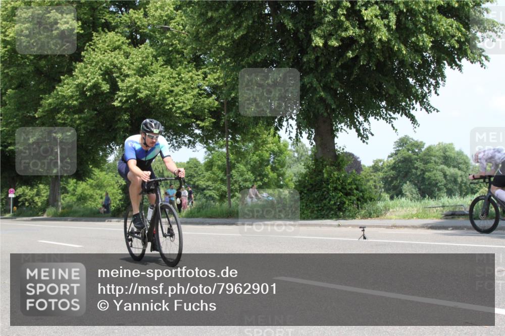 15.06.2025 - 7 Türme Triathlon Yannick Fuchs http://msf.ph/oto/7962901 15.06.2025 12:46:45 Radfahren  meine-sportfotos.de