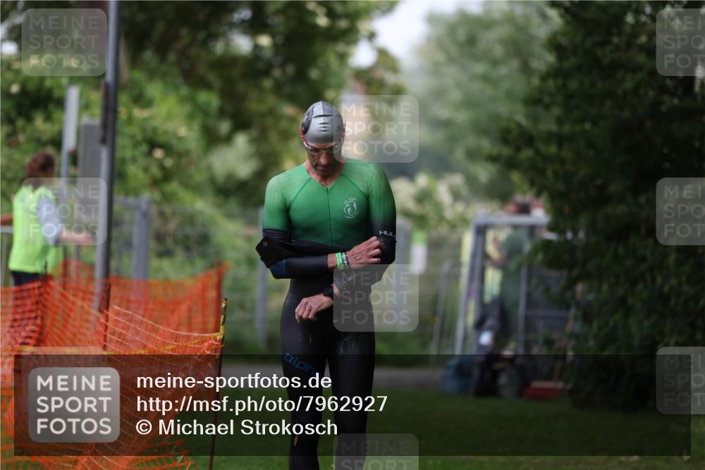 15.06.2025 - 7 Türme Triathlon Michael Strokosch http://msf.ph/oto/7962927 15.06.2025 12:15:19 Schwimmen 490, 565, 671 meine-sportfotos.de