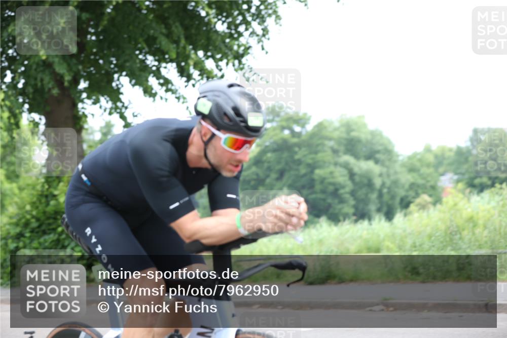 15.06.2025 - 7 Türme Triathlon Yannick Fuchs http://msf.ph/oto/7962950 15.06.2025 11:07:13 Radfahren 334 meine-sportfotos.de