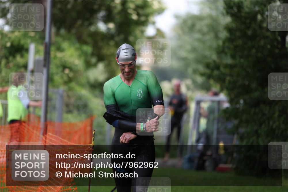 15.06.2025 - 7 Türme Triathlon Michael Strokosch http://msf.ph/oto/7962962 15.06.2025 12:15:20 Schwimmen 490, 565, 671 meine-sportfotos.de