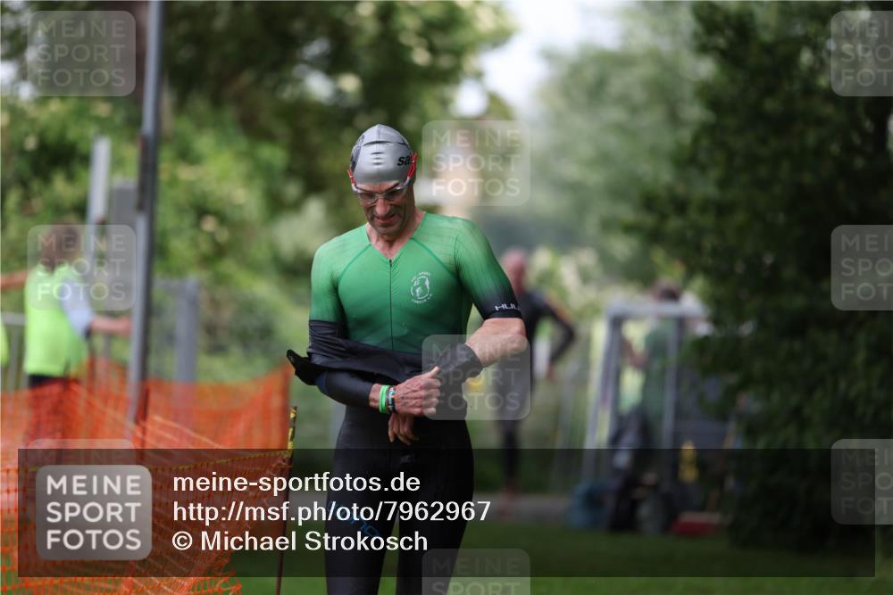 15.06.2025 - 7 Türme Triathlon Michael Strokosch http://msf.ph/oto/7962967 15.06.2025 12:15:21 Schwimmen 490, 565, 671 meine-sportfotos.de