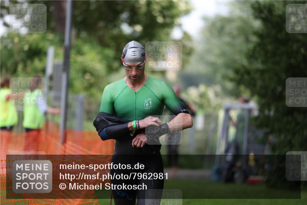 15.06.2025 - 7 Türme Triathlon Michael Strokosch http://msf.ph/oto/7962981 15.06.2025 12:15:21 Schwimmen 490, 565, 671 meine-sportfotos.de