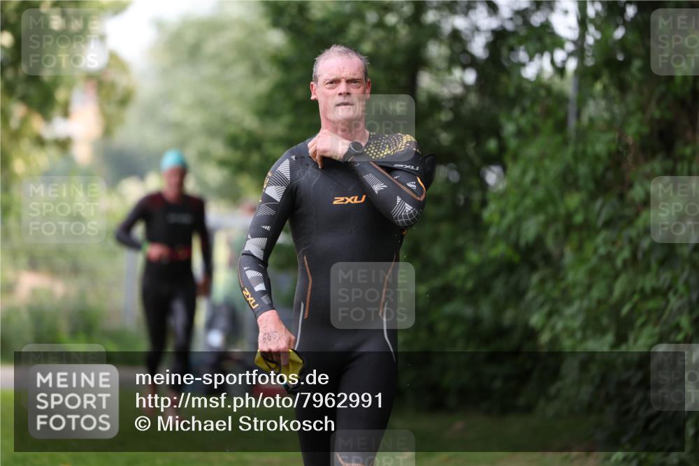 15.06.2025 - 7 Türme Triathlon Michael Strokosch http://msf.ph/oto/7962991 15.06.2025 12:15:29 Schwimmen 366, 490, 565, 671 meine-sportfotos.de