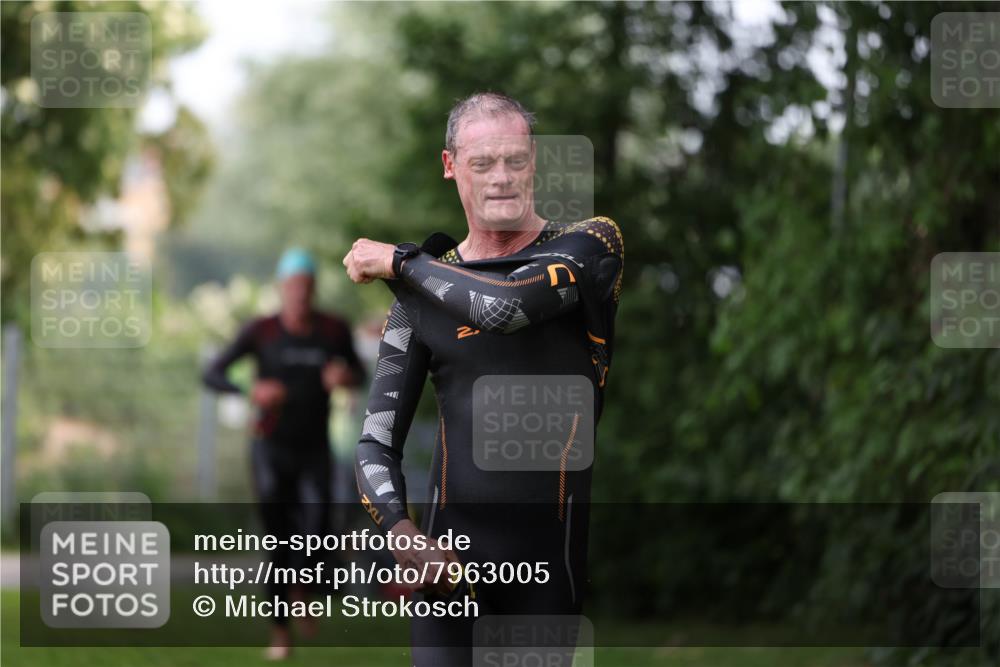 15.06.2025 - 7 Türme Triathlon Michael Strokosch http://msf.ph/oto/7963005 15.06.2025 12:15:29 Schwimmen 366, 490, 565, 671 meine-sportfotos.de