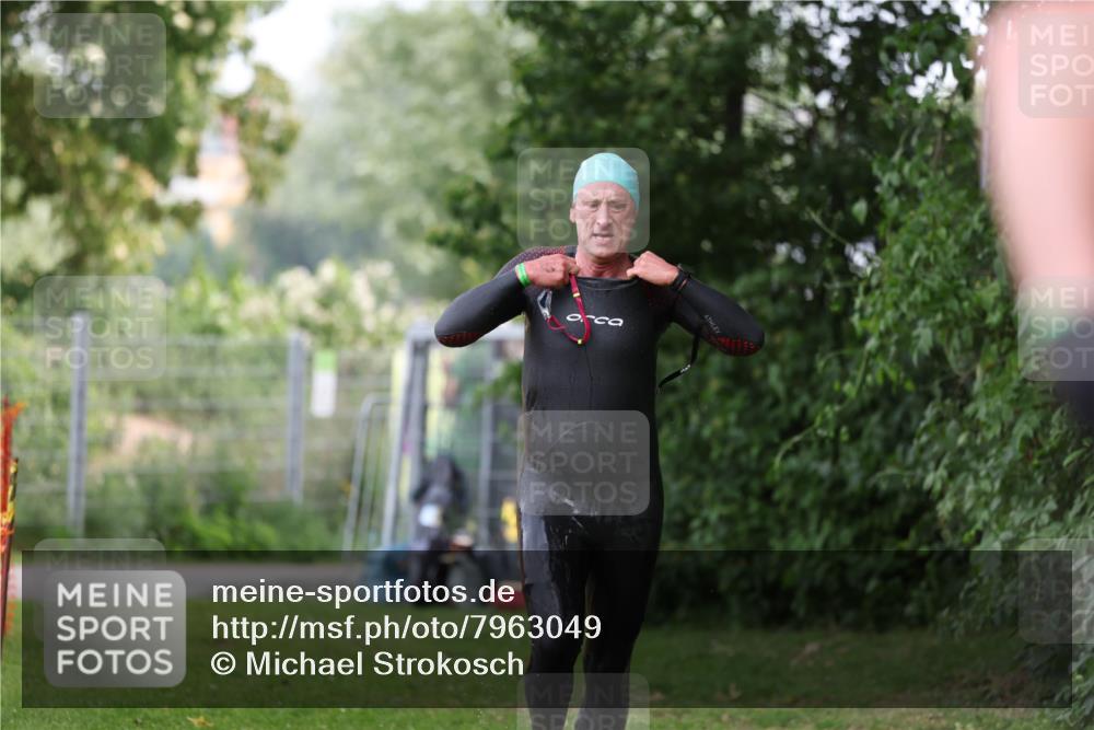 15.06.2025 - 7 Türme Triathlon Michael Strokosch http://msf.ph/oto/7963049 15.06.2025 12:15:32 Schwimmen 366, 490, 500, 565, 671 meine-sportfotos.de