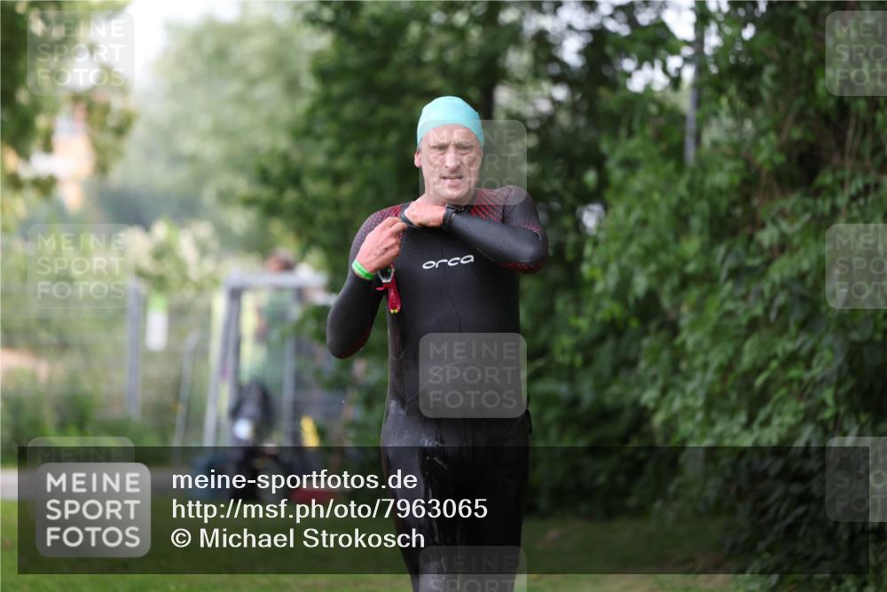 15.06.2025 - 7 Türme Triathlon Michael Strokosch http://msf.ph/oto/7963065 15.06.2025 12:15:32 Schwimmen 366, 490, 500, 565, 671 meine-sportfotos.de