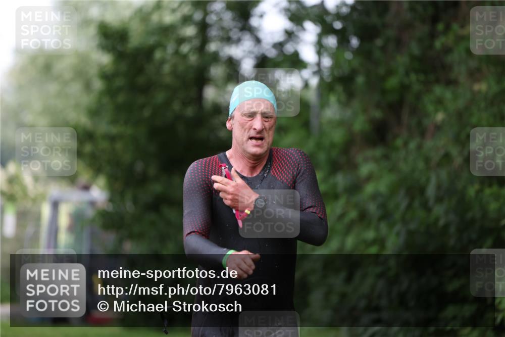 15.06.2025 - 7 Türme Triathlon Michael Strokosch http://msf.ph/oto/7963081 15.06.2025 12:15:33 Schwimmen 366, 490, 500, 565, 671 meine-sportfotos.de