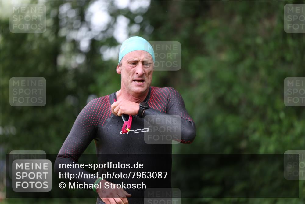 15.06.2025 - 7 Türme Triathlon Michael Strokosch http://msf.ph/oto/7963087 15.06.2025 12:15:34 Schwimmen 366, 490, 500, 565, 671 meine-sportfotos.de
