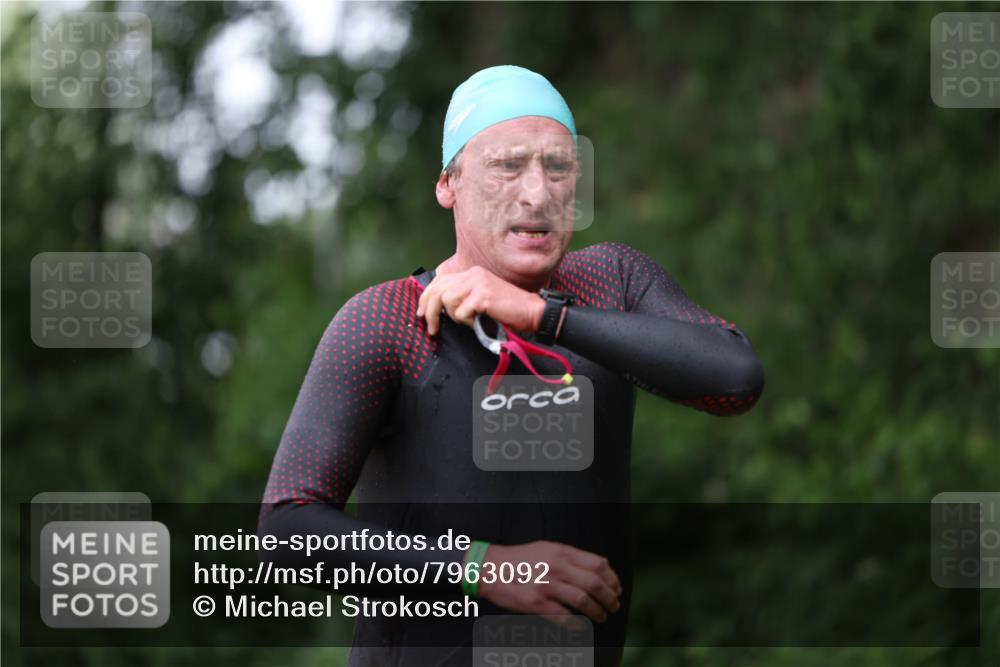 15.06.2025 - 7 Türme Triathlon Michael Strokosch http://msf.ph/oto/7963092 15.06.2025 12:15:34 Schwimmen 366, 490, 500, 565, 671 meine-sportfotos.de