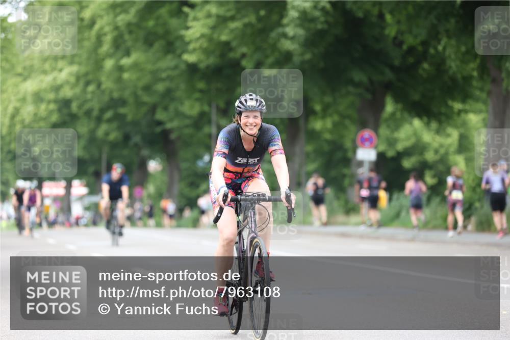 15.06.2025 - 7 Türme Triathlon Yannick Fuchs http://msf.ph/oto/7963108 15.06.2025 13:52:57 Radfahren 408, 946, 985, 1022, 1115 meine-sportfotos.de