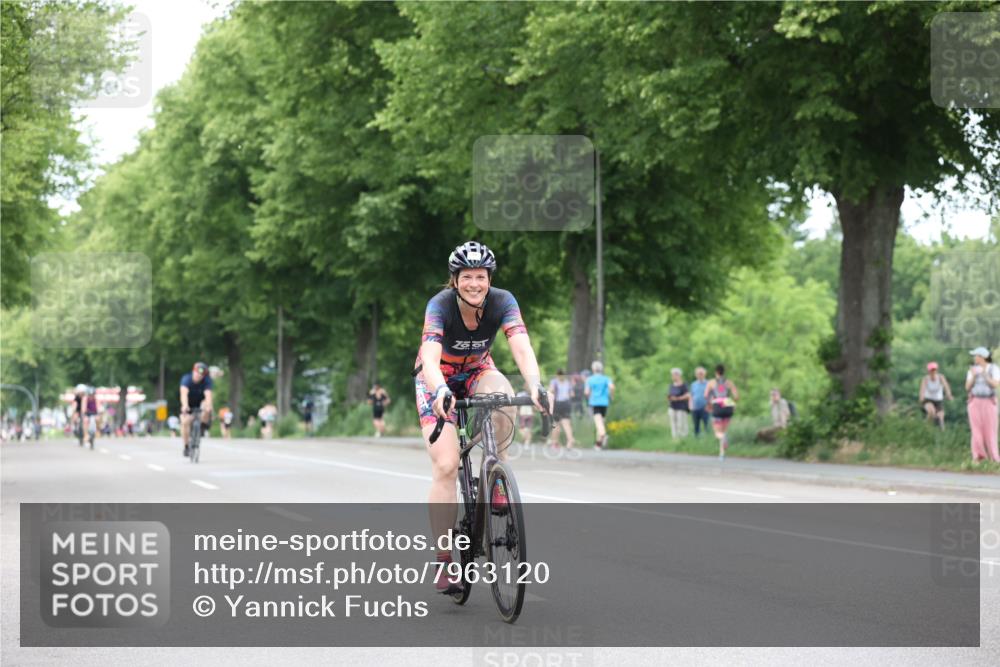15.06.2025 - 7 Türme Triathlon Yannick Fuchs http://msf.ph/oto/7963120 15.06.2025 13:52:57 Radfahren 408, 946, 985, 1022, 1115 meine-sportfotos.de