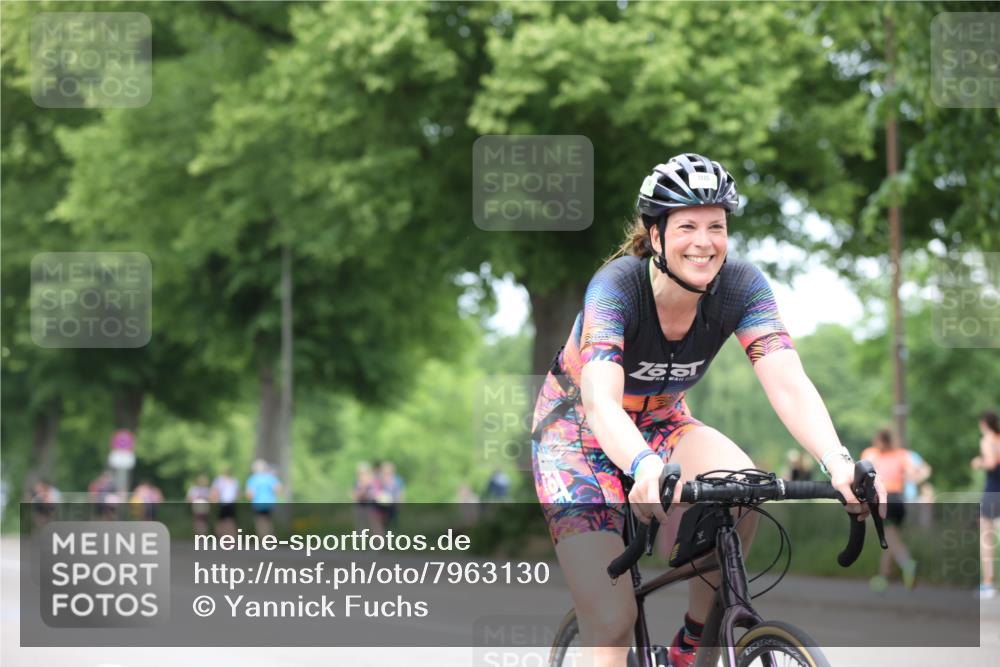 15.06.2025 - 7 Türme Triathlon Yannick Fuchs http://msf.ph/oto/7963130 15.06.2025 13:52:58 Radfahren 408, 946, 985, 1022, 1115 meine-sportfotos.de