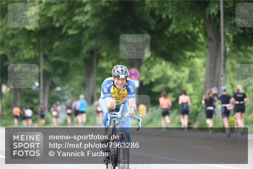 15.06.2025 - 7 Türme Triathlon Yannick Fuchs http://msf.ph/oto/7963286 15.06.2025 13:53:10 Radfahren 336, 800 meine-sportfotos.de