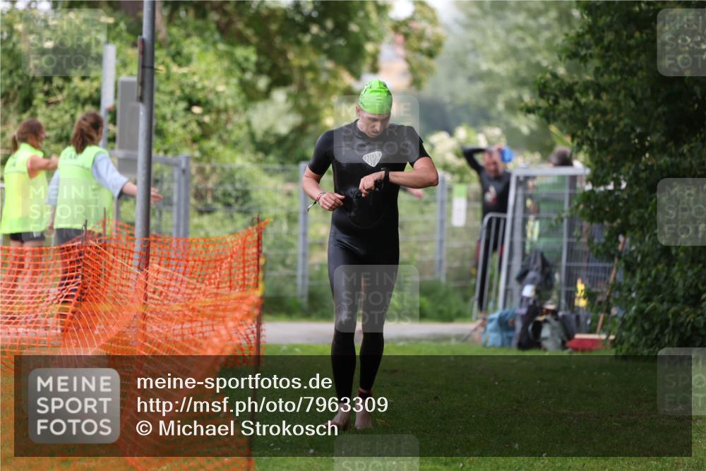 15.06.2025 - 7 Türme Triathlon Michael Strokosch http://msf.ph/oto/7963309 15.06.2025 12:15:58 Schwimmen 411, 446, 500, 503, 537, 567, 575, 583 meine-sportfotos.de