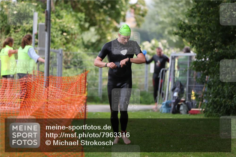 15.06.2025 - 7 Türme Triathlon Michael Strokosch http://msf.ph/oto/7963316 15.06.2025 12:15:58 Schwimmen 411, 446, 500, 503, 537, 567, 575, 583 meine-sportfotos.de