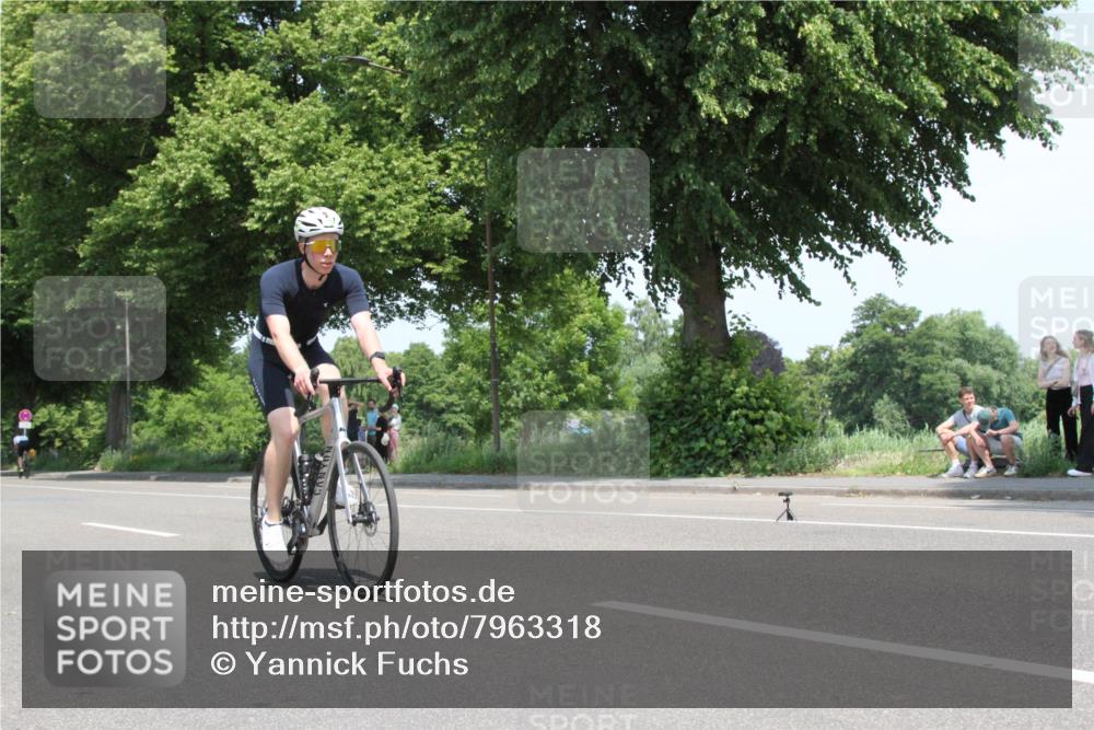 15.06.2025 - 7 Türme Triathlon Yannick Fuchs http://msf.ph/oto/7963318 15.06.2025 12:49:42 Radfahren  meine-sportfotos.de