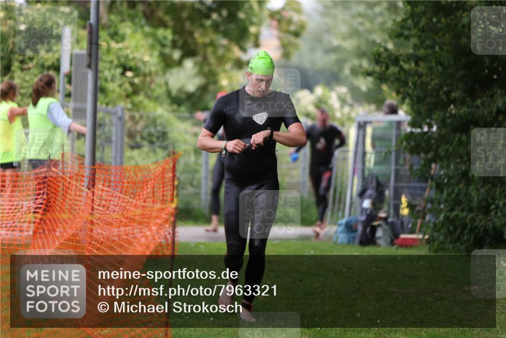 15.06.2025 - 7 Türme Triathlon Michael Strokosch http://msf.ph/oto/7963321 15.06.2025 12:15:58 Schwimmen 411, 446, 500, 503, 537, 567, 575, 583 meine-sportfotos.de