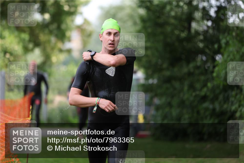 15.06.2025 - 7 Türme Triathlon Michael Strokosch http://msf.ph/oto/7963365 15.06.2025 12:16:01 Schwimmen 411, 446, 500, 503, 511, 537, 567, 575, 583, 669 meine-sportfotos.de