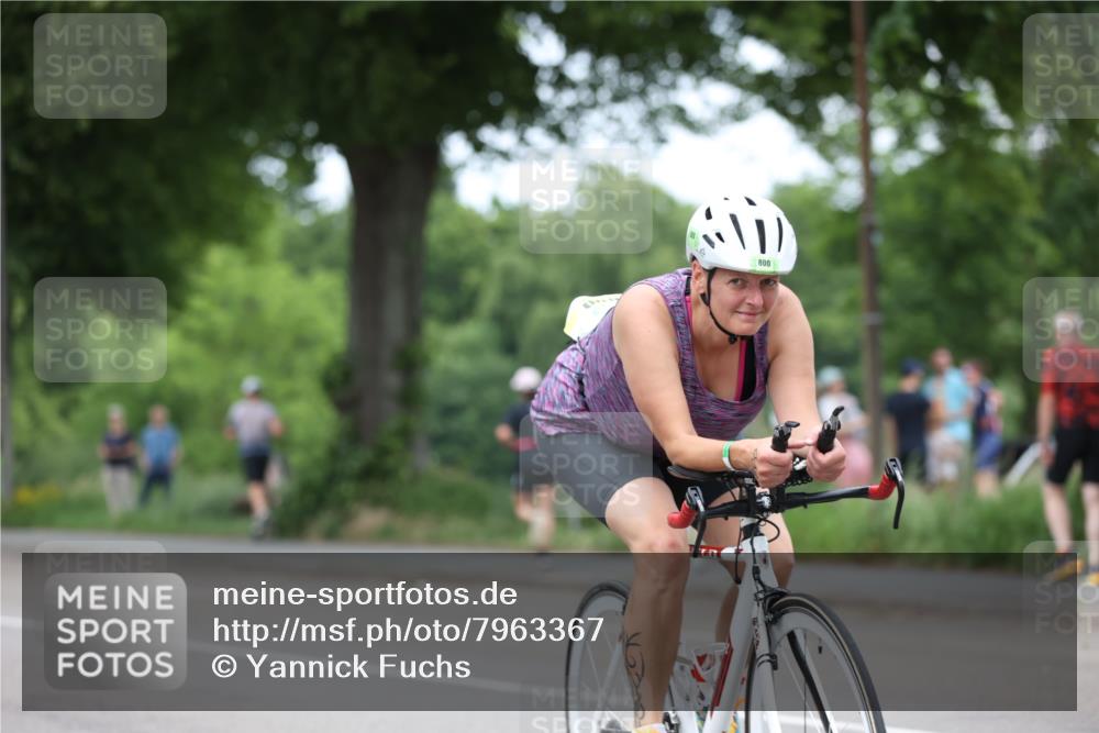 15.06.2025 - 7 Türme Triathlon Yannick Fuchs http://msf.ph/oto/7963367 15.06.2025 13:53:17 Radfahren 800, 819, 1194 meine-sportfotos.de