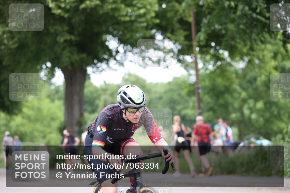 15.06.2025 - 7 Türme Triathlon Yannick Fuchs http://msf.ph/oto/7963394 15.06.2025 13:53:18 Radfahren 748, 800, 819, 1194 meine-sportfotos.de