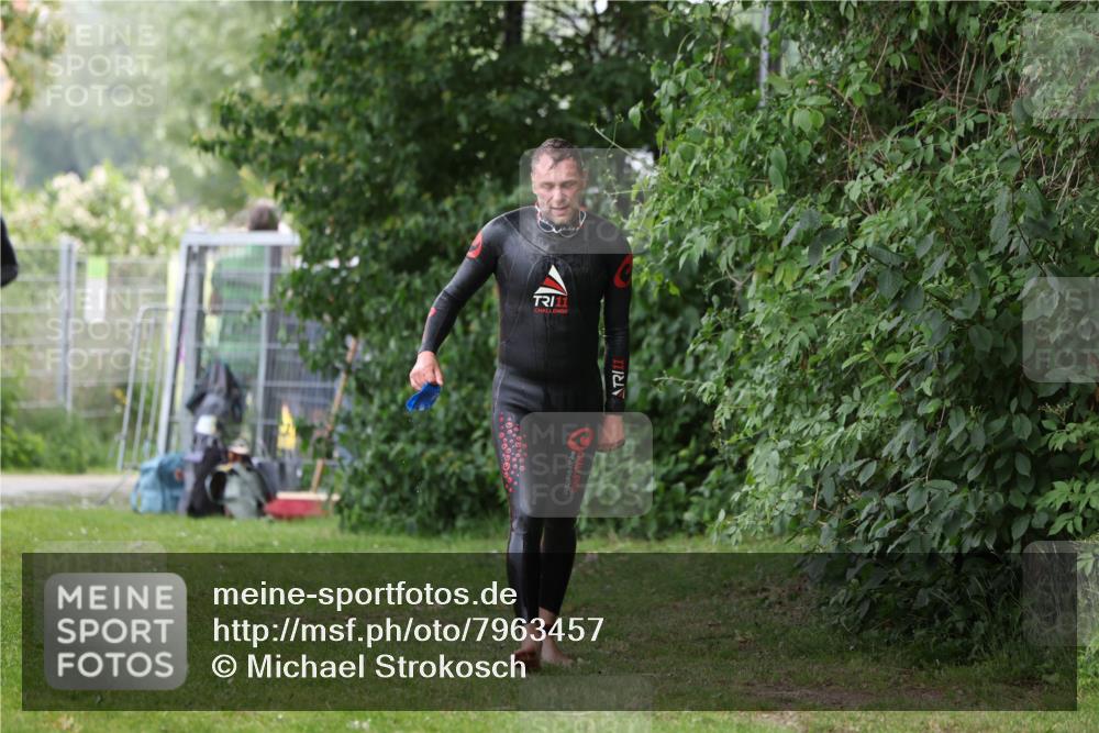 15.06.2025 - 7 Türme Triathlon Michael Strokosch http://msf.ph/oto/7963457 15.06.2025 12:16:07 Schwimmen 378, 397, 411, 503, 511, 537, 567, 583, 648, 669 meine-sportfotos.de