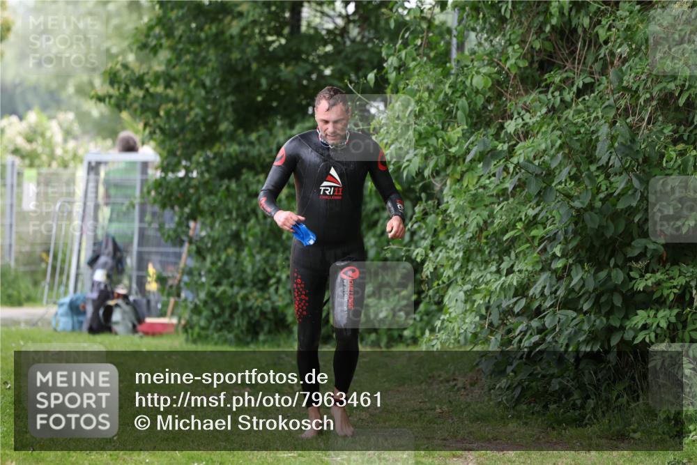 15.06.2025 - 7 Türme Triathlon Michael Strokosch http://msf.ph/oto/7963461 15.06.2025 12:16:07 Schwimmen 378, 397, 411, 503, 511, 537, 567, 583, 648, 669 meine-sportfotos.de