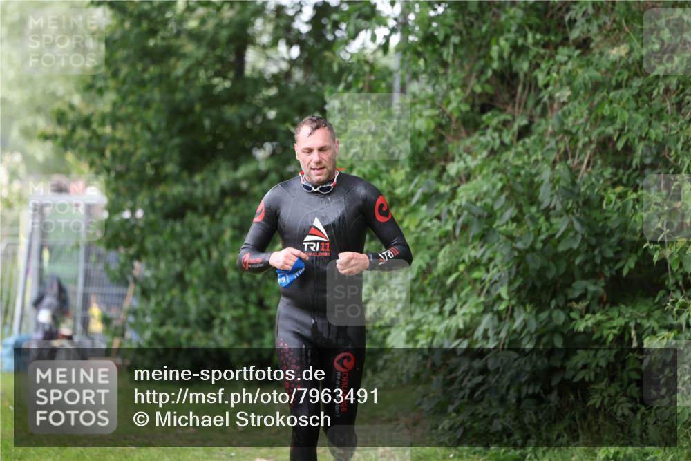 15.06.2025 - 7 Türme Triathlon Michael Strokosch http://msf.ph/oto/7963491 15.06.2025 12:16:09 Schwimmen 378, 397, 411, 503, 511, 567, 648, 657, 669, 677 meine-sportfotos.de