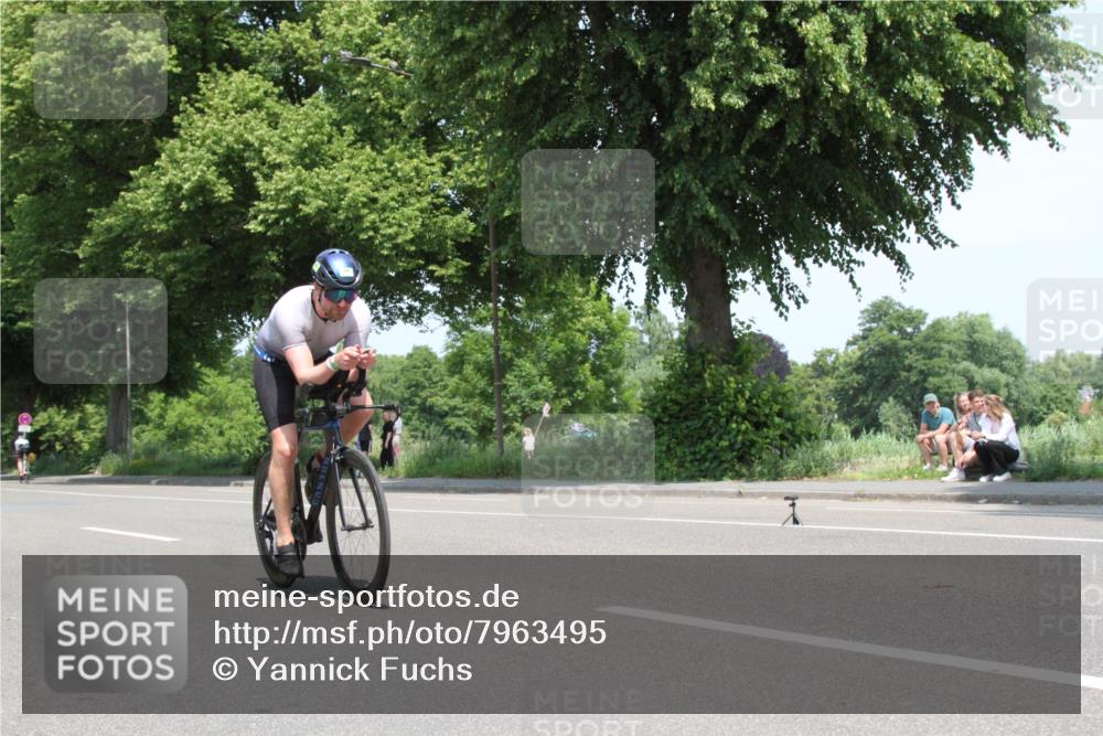 15.06.2025 - 7 Türme Triathlon Yannick Fuchs http://msf.ph/oto/7963495 15.06.2025 12:50:41 Radfahren  meine-sportfotos.de