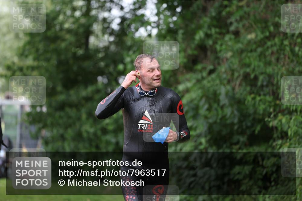 15.06.2025 - 7 Türme Triathlon Michael Strokosch http://msf.ph/oto/7963517 15.06.2025 12:16:10 Schwimmen 378, 397, 411, 503, 511, 567, 648, 657, 669, 677 meine-sportfotos.de