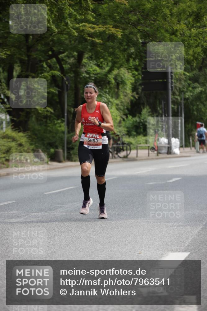 15.06.2025 - REWE Women's Run Jannik Wohlers http://msf.ph/oto/7963541 15.06.2025 09:58:16 Laufen 5663 meine-sportfotos.de